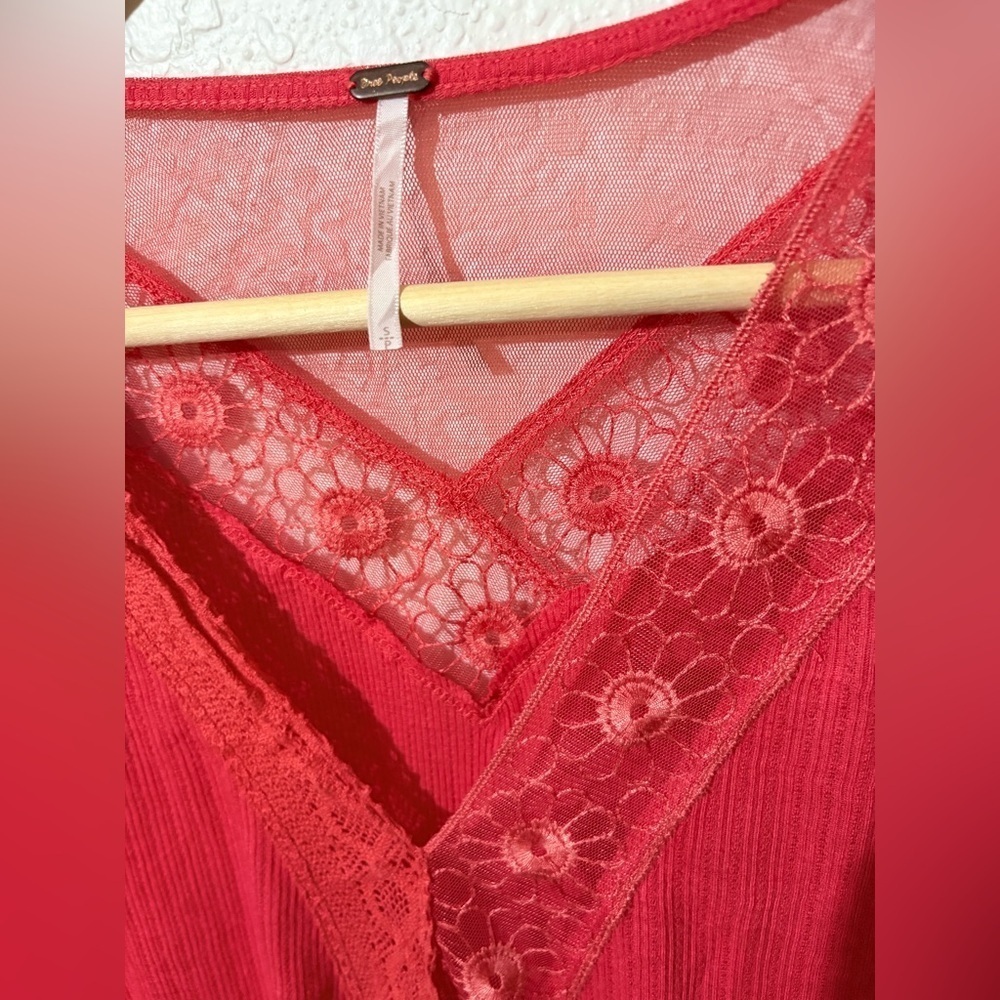 Free People Lola Lace Trim V-Neck Top Sz Small - Picture 2 of 7